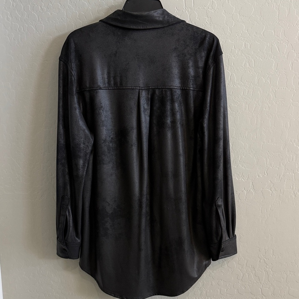 Gianni Bini Black Shirt extra long snap up shirt shimmery material.  Size medium - Picture 8 of 15